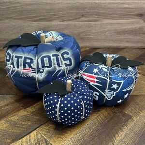 MMC | New England Patriots Plush Pumpkin Set (3)